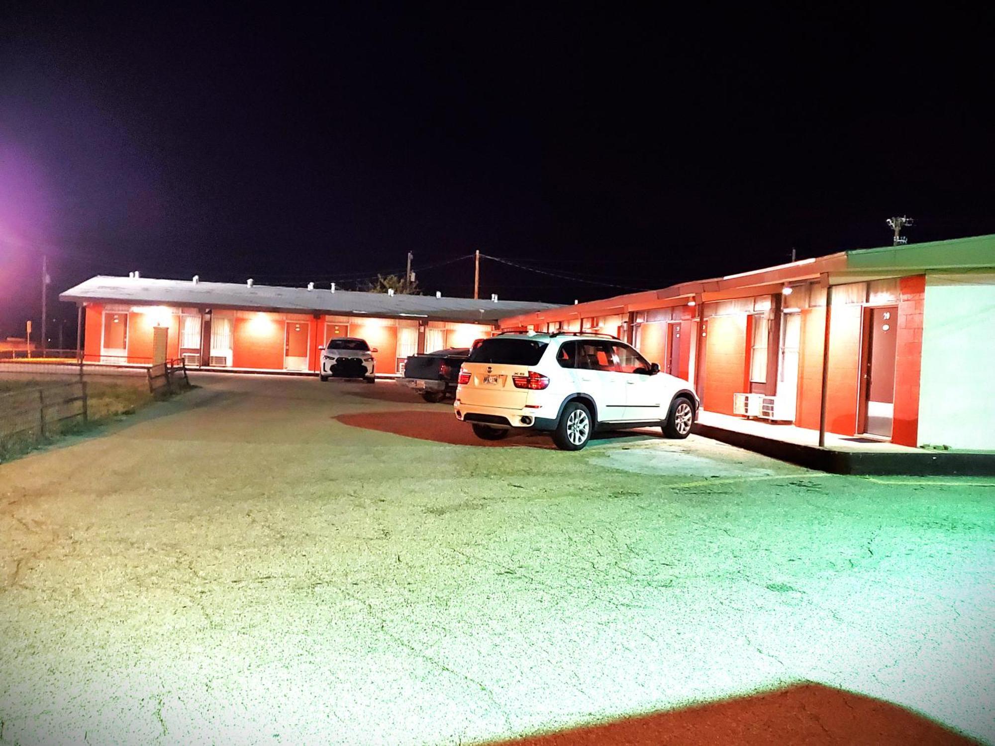 Holiday Host Motel & Rv Park Sonora Exterior photo
